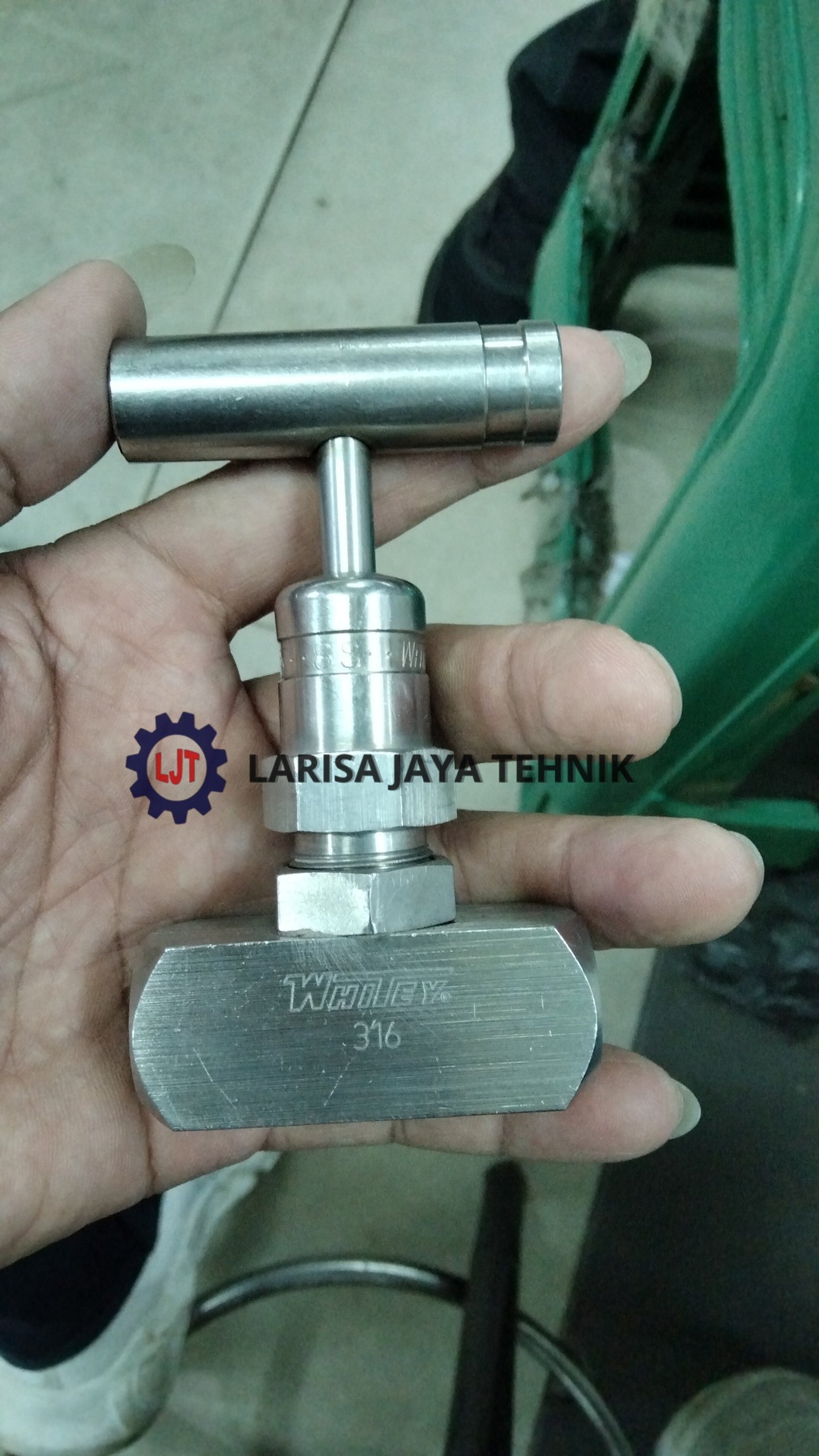Neddle Valve 1", Stainless 316L Pressure : 2500 - 10.000Psi