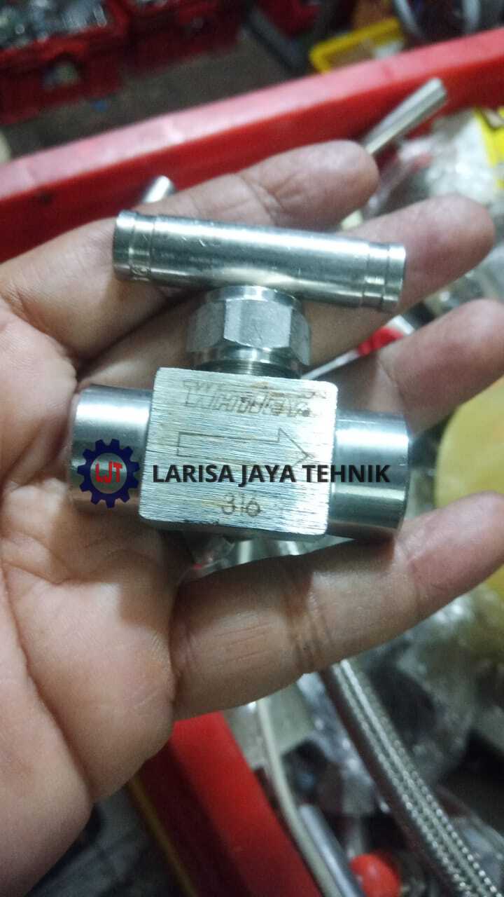 Neddle Valve 1", Stainless 316L Pressure : 2500 - 10.000Psi