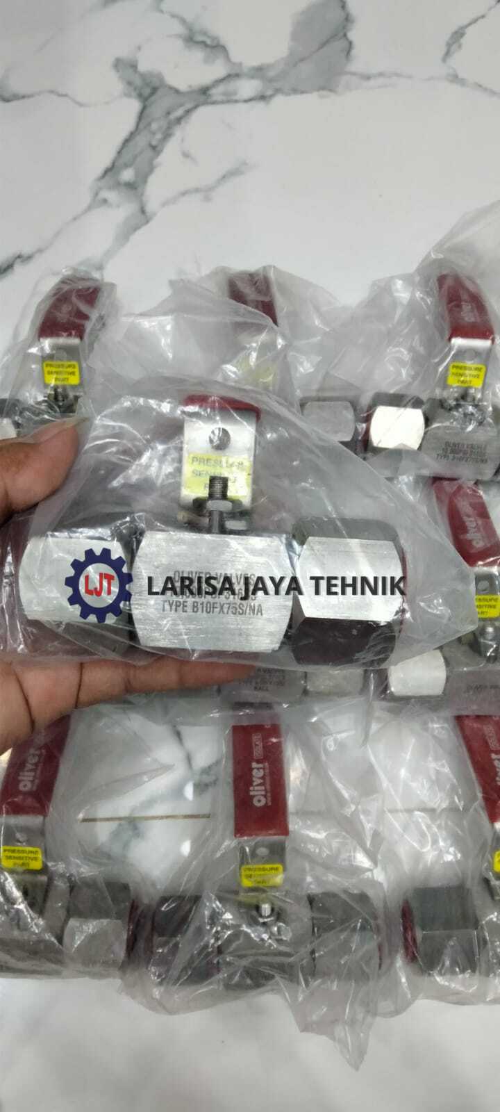 Ball Valve 1" Fnpt Pressure: 10.000Psi
